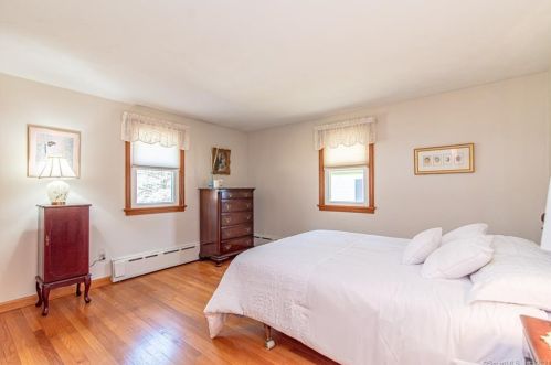 11 Stony Brk Rd, Enfield CT 06082-4025 exterior