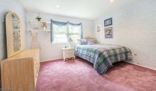 17 Coddington Ter, Livingston NJ 07039-3632 exterior