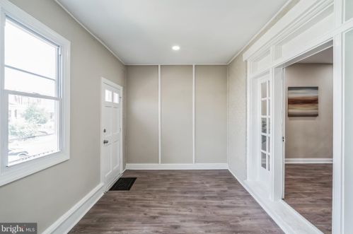 4842 9th St, Philadelphia, PA 19141-3924