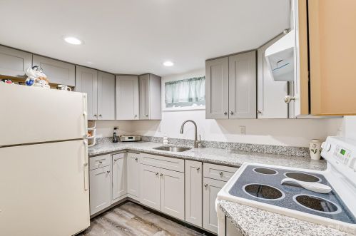 57 Barton St, Edison NJ 08837-2855 exterior