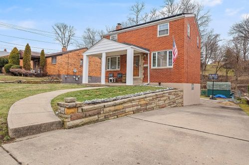 222 Meadowdell Dr, Pittsburgh PA  15227-4018 exterior