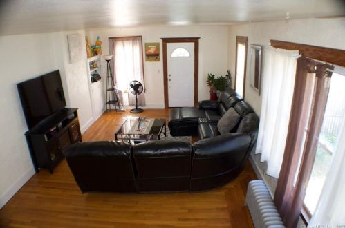 23 Walnut St, Enfield CT 06082-3519 exterior