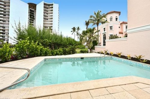 30 Casa Mar Ln, Naples FL 34103-3685 exterior