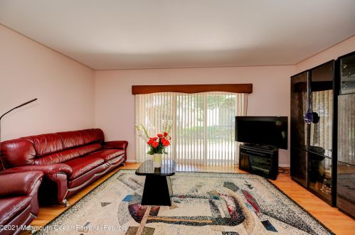 3 Jasmine Ln, East Freehold, NJ 07728-4023