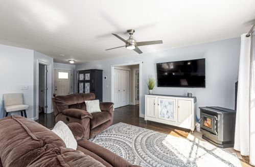 48 Collins St, Seabrook NH 03874-4603 exterior