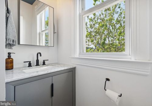 150 U St, Washington DC 20001-1621 exterior