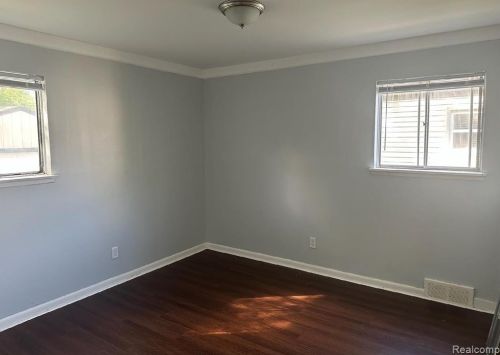 5394 Campbell St, Dearborn Heights MI  48125-2729 exterior