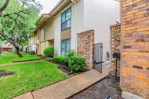 12542 Burninglog Ln, Dallas TX 75243-2118 exterior