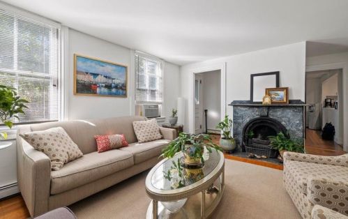 2 Cushing St, Providence RI 02906-2228 exterior