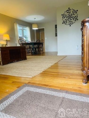 2 Melvin Ave, Iselin, NJ 08830-2411