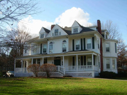 5 Vista Ave, Newton, MA 02466-2810