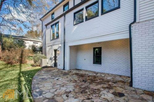 6160 Heards Creek Dr, Atlanta GA  30328-3635 exterior