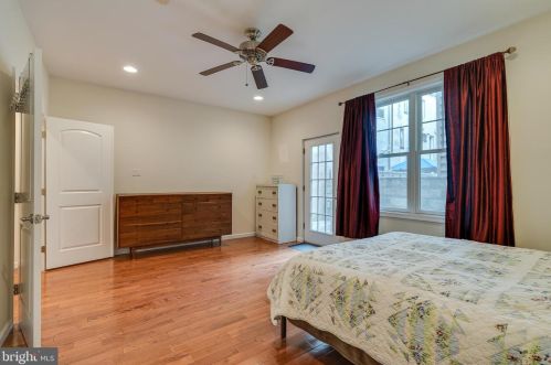 522 Carpenter St, Philadelphia PA 19147-4033 exterior