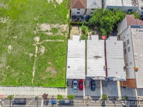 310 Palisade Ave, Union City NJ 07087-5208 exterior