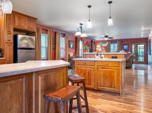 2911 Viebahn St, Manitowoc, WI 54220-9742