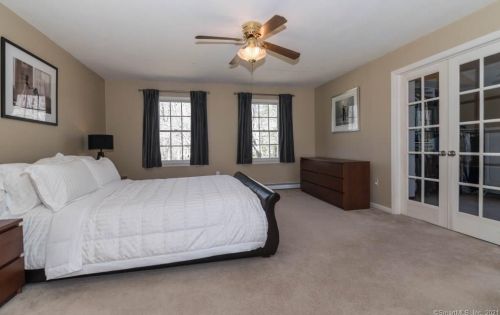 11 Farrar Ln, Ridgefield CT 06877-2406 exterior