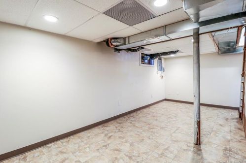 12 Monroe St, North Haven CT 06473-1813 exterior