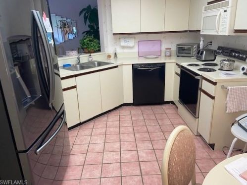 649 Beachwalk Cir, Naples, FL 34108-8715