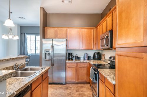 121 California St, Chandler, AZ 85225-6952