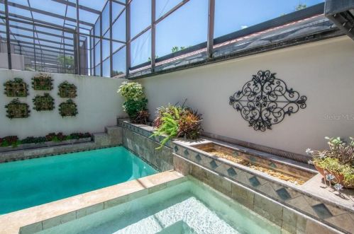 4949 Bayshore Blvd, Tampa FL 33611-3851 exterior