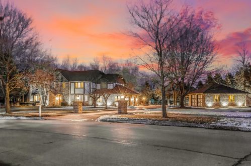 801 Indian Creek Dr, Manitowoc, WI 54220-9675