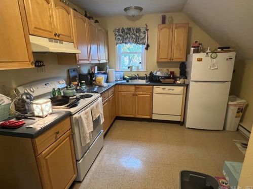 99 School St, Killingly CT 06239-3022 exterior