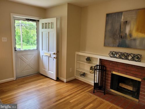 11802 Ashley Dr, Rockville MD  20852-2361 exterior