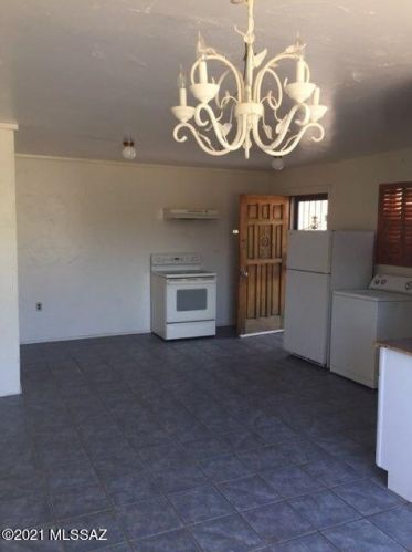 233 Adams St, Tucson AZ  85705-6533 exterior