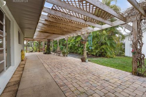 1460 Sunshine, Fort Pierce FL 34952-6009 exterior