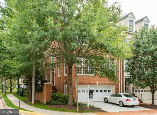 7492 Carriage Hills Dr, Mc Lean, VA 22102-2945