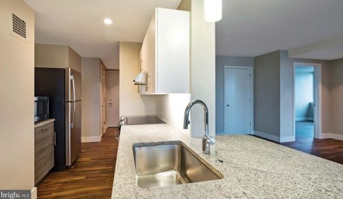 2200 Benjamin Franklin Pkwy, Philadelphia PA  19130-3640 exterior