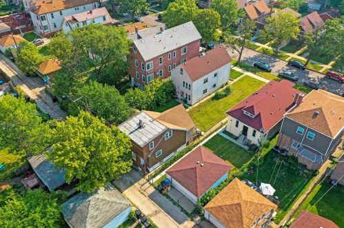 8642 Kingston Ave, Chicago IL  60617-2439 exterior