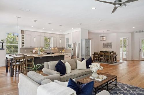 5811 Hidden Oaks Ln, Naples FL 34119-1140 exterior