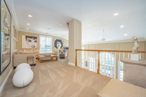 2 Shadow Tree Ln, Briarcliff NY 10510-2255 exterior