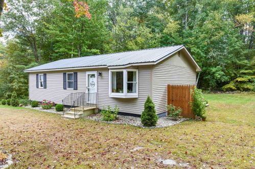 4 Forest Ln, Concord, NH 03303-2418