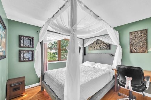 63 Glenmore St, Springfield MA 01129-1064 exterior