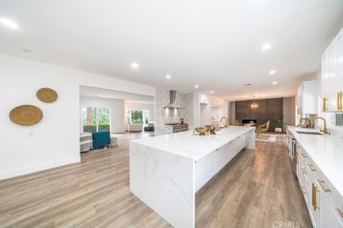 2225 Da Vinci Dr, Riverside CA  92506-5501 exterior