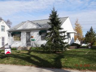 7336 Potomac Ave, Milwaukee, WI 53216-1946