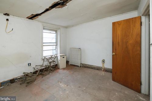 1637 Girard Ave, Philadelphia PA 19130-1514 exterior