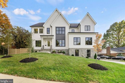 1327 Mayflower Dr, Mc Lean VA 22101-3405 exterior