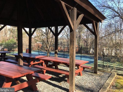 1418 Martha Custis Dr, Alexandria VA 22302-2028 exterior