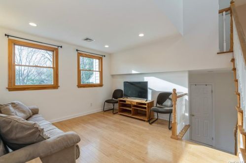 5 Sunset Dr, Armonk NY 10504-2040 exterior