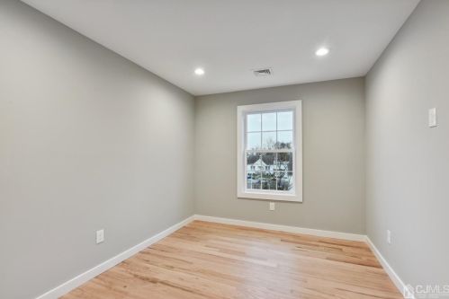 13 Albany St, Edison NJ  08837-3223 exterior