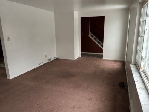 216 Orchard Dr, Pittsburgh, PA 15235-3565