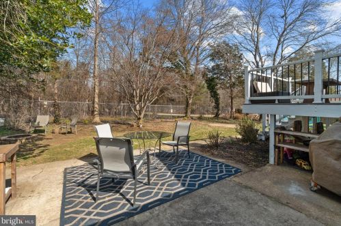 5608 Helmsdale Ln, Alexandria VA 22315-4137 exterior