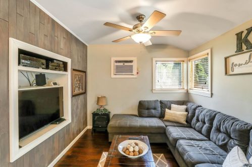 4 Barley Pl, Commack NY 11725-1412 exterior