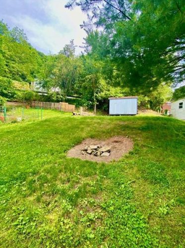 210 Mathilda St, Pittsburgh PA 15224-2143 exterior