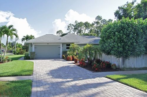 293 Madison Dr, Naples, FL 34110-1389