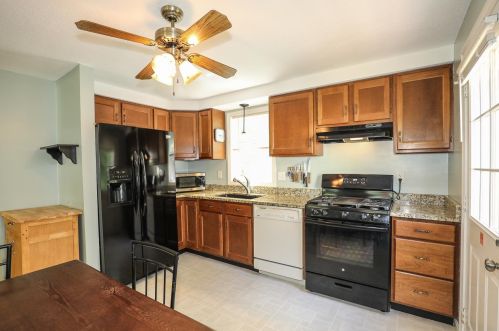 7 Whittaker Cir, Concord NH 03303-1589 exterior