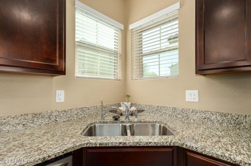 1947 77th Gln, Phoenix AZ  85035-5061 exterior